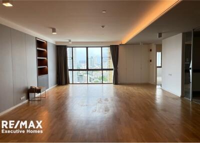 Luxury apartment in Sukhumvit 39 cat friendly