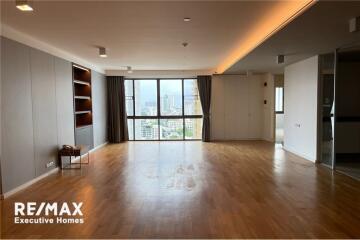 Luxury apartment in Sukhumvit 39 cat friendly