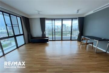 Luxury apartment in Sukhumvit 39 cat friendly