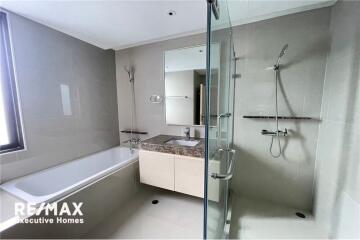 Luxury apartment in Sukhumvit 39 cat friendly