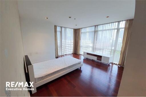 ให้เช่า 3 เตียง คอนโด ใน แอทธินี เรสซิเด้นซ์ (Athenee Residence)