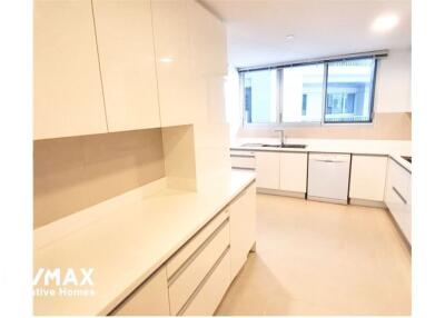 For rent pet friendly apartment 3 bedrooms in Sukhumvit 23 BTS Asoke MRT Sukhumvit