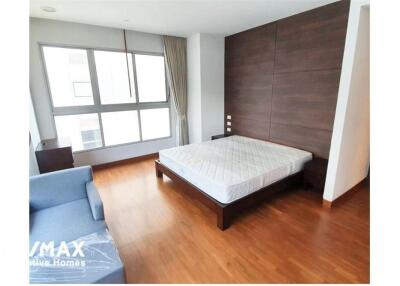 For rent pet friendly apartment 3 bedrooms in Sukhumvit 23 BTS Asoke MRT Sukhumvit