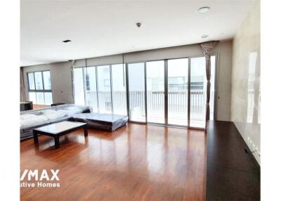 For rent pet friendly apartment 3 bedrooms in Sukhumvit 23 BTS Asoke MRT Sukhumvit