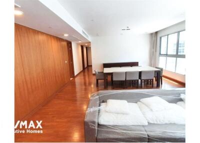 For rent pet friendly apartment 3 bedrooms in Sukhumvit 23 BTS Asoke MRT Sukhumvit