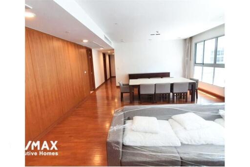 For rent pet friendly apartment 3 bedrooms in Sukhumvit 23 BTS Asoke MRT Sukhumvit