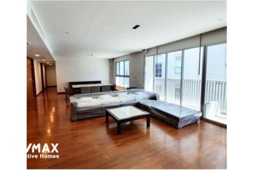 For rent pet friendly apartment 3 bedrooms in Sukhumvit 23 BTS Asoke MRT Sukhumvit