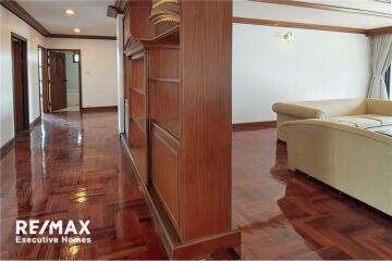 Spacious 3 Bed Condo with Tennis Court Access