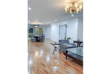 Renovated 4 bedroom apartment Sukhumvit 20