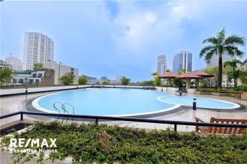 Condo for sale penthouse 3+1 beds Moon Tower Sukhumvit 59 BTS Thonglor