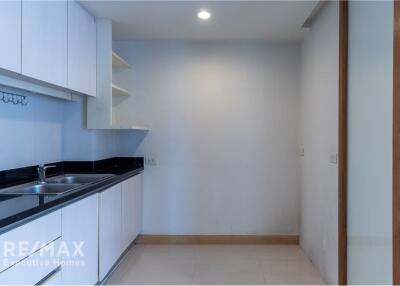 For sale with tenant  Hot Deal 2 Beds Duplex Rajadamri (Leasehold)