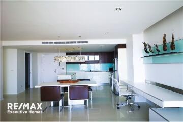 Modern 3+1Bed 3Bath with unblock view balcony on a high floor in Sathorn