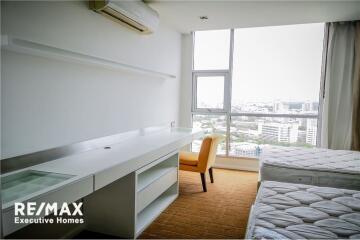 Modern 3+1Bed 1Bath with unblock view on a high floor in Sathorn