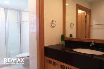 Modern 3+1bed 4bath 3 balconies, pet friendly & fully equipped kitchen in Phrom Phong