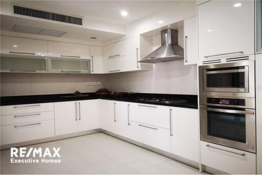 Modern 3+1bed 4bath 3 balconies, pet friendly & fully equipped kitchen in Phrom Phong