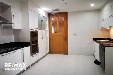 Modern 3+1bed 4bath 3 balconies, pet friendly & fully equipped kitchen in Phrom Phong