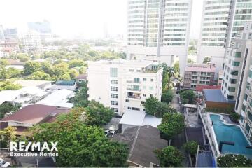 Pet friendly & modern 2 Bed 2 Bath (110 sqm) with balcony for rent in Phrom Phong