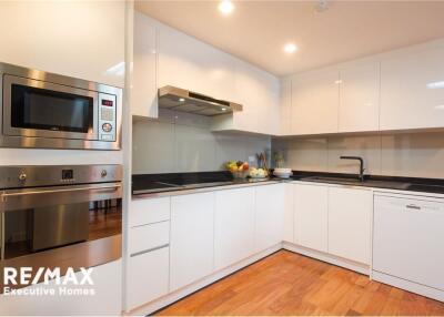 Newly Renovated! 2bed 2bath (158sqm) with unblocked park view & balcony in Asoke