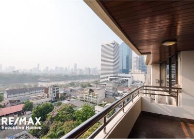 Extraordinary 3-Bed with a gorgeous view of the Bejakitti Lake for rent in Asoke