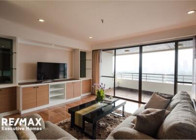 Extraordinary 3-Bed with a gorgeous view of the Bejakitti Lake for rent in Asoke