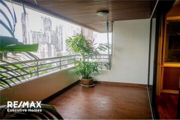 Newly Renovated! Modern 3+1Bed with unblocked view and balcony for rent in Asoke