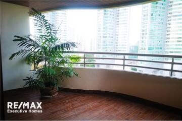 Newly Renovated! Modern 3+1Bed with unblocked view and balcony for rent in Asoke