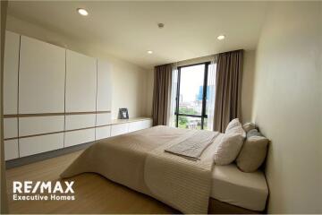 Luxurious 2-Bed Condo in Prime Sukhumvit Location