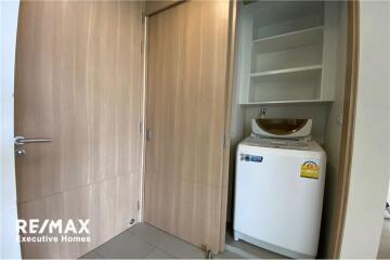 Luxurious 2-Bed Condo in Prime Sukhumvit Location