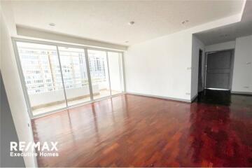 Penthouse 4 bedrooms + office in Heart of Thonglor