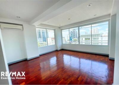 Penthouse 4 bedrooms + office in Heart of Thonglor