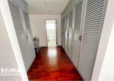 Penthouse 4 bedrooms + office in Heart of Thonglor