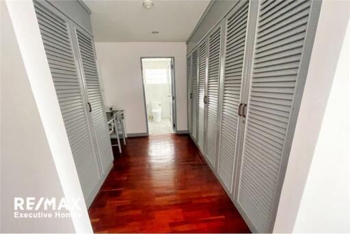 Penthouse 4 bedrooms + office in Heart of Thonglor