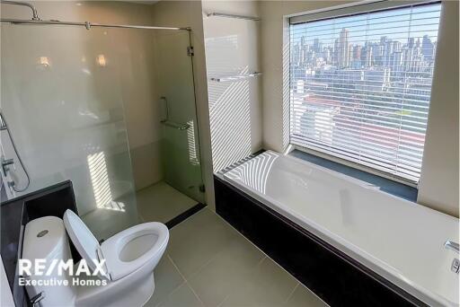 Nice decoreted 2 bedrooms high floor Supalai Premier@Asoke