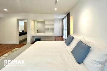 Pet Friendly apartment ,Huge Balcony, Modern style 4 Beds with private swimming pool. BTS Ekamai