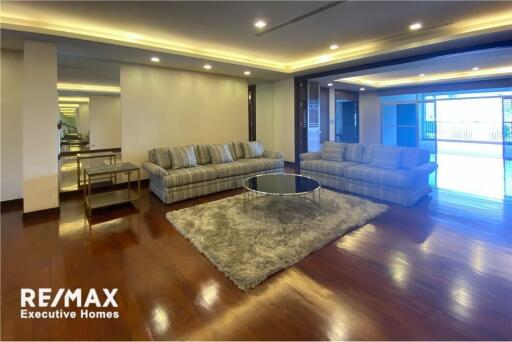 Penthouse unit 4beds+ maid big balcony in Sathon