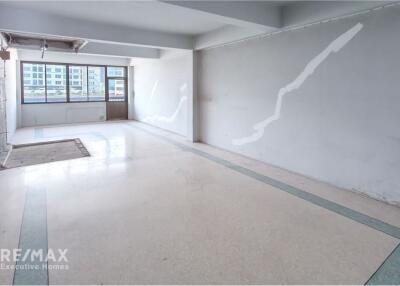 Commercial Building Great Condition- Sukhumvit 101