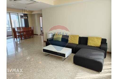 Roomy Apartment in Heart of Thonglor