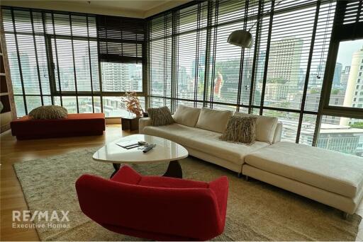 Newly Renovated 2BED Condo with BTS Asok 6 Mins Walk at the Lakes