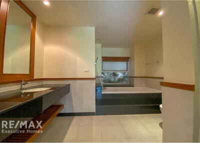 3 bed 3 bath for rent Pet-friendly Sathorn area