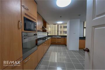 Pet-Friendly 3 Bedroom Condo for Rent near BTS Phrom Phong