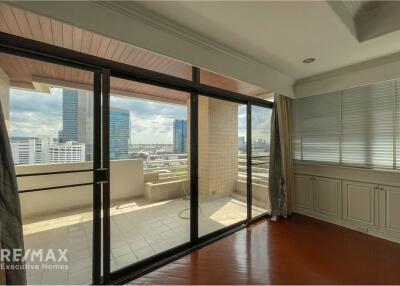 Pet-Friendly 3 Bedroom Condo for Rent near BTS Phrom Phong