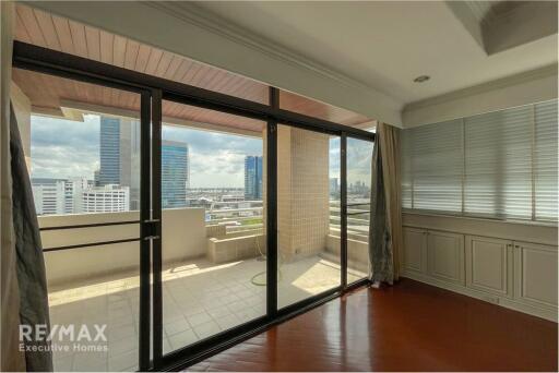 Pet-Friendly 3 Bedroom Condo for Rent near BTS Phrom Phong