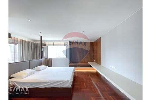 Spacious 3 Bedroom Condo for Rent near BTS Asoke and MRT Phetchaburi