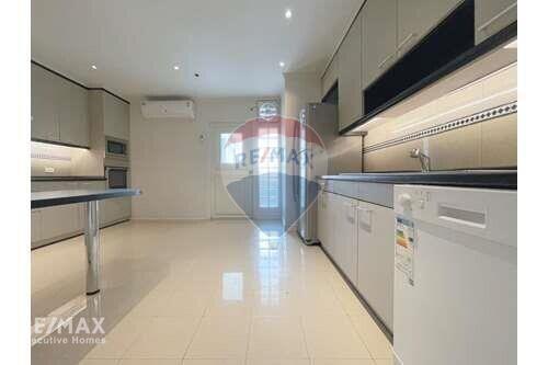 Spacious 3 Bedroom Condo for Rent near BTS Asoke and MRT Phetchaburi