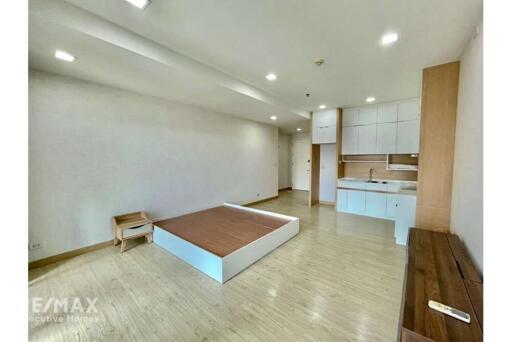 Luxurious Condo for Sale at Nusasiri Grand Ekkamai BTS Sukhumvit