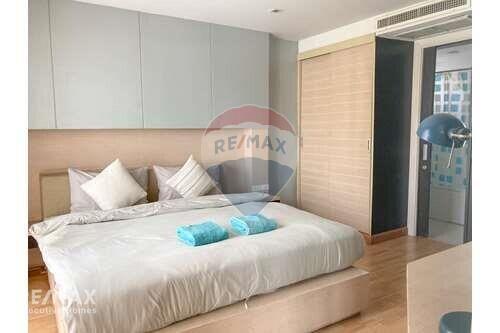 Modern 2-Bedroom Condo for Rent near BTS Thonglor on Sukhumvit 55