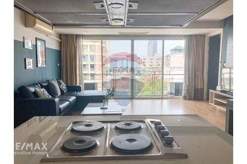 Modern 2-Bedroom Condo for Rent near BTS Thonglor on Sukhumvit 55