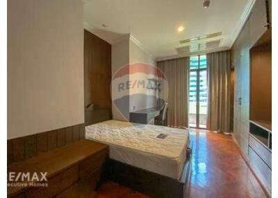 Modern 4 Bed Condo for Rent with Small Pet Allowed near BTS Asoke on Sukhumvit 21