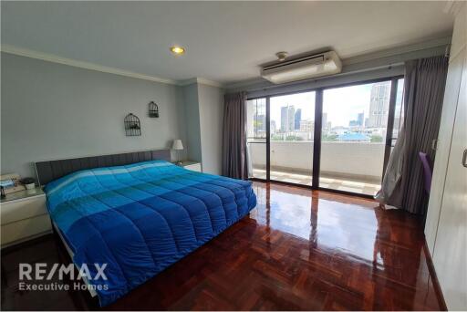 3Bed Condo with balcony in Phromphong Area.