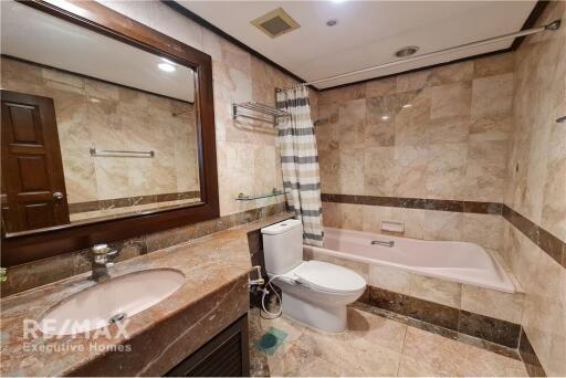 3Bed Condo with balcony in Phromphong Area.